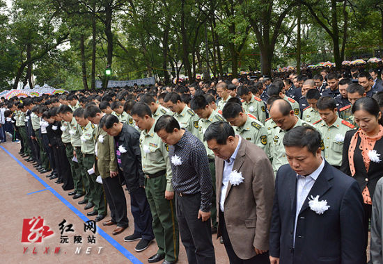 中共懷化市委,市人民政府在沅陵縣湘西剿匪烈士紀念園沉痛舉行胡友生