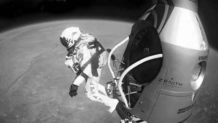 9万米高空超音速"坠落"