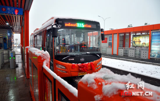 常德快速公交试运营 不办通车仪式只有市长慰问司机