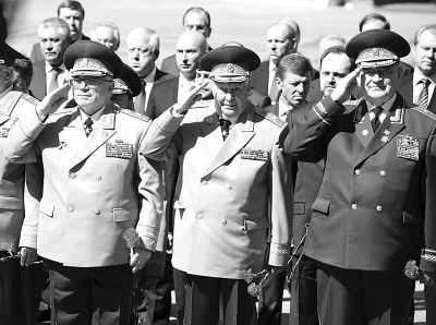 当天,莫斯科举行无名烈士墓献花仪式,为俄罗斯纪念苏联卫国战争胜利68