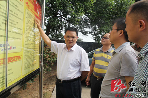 长沙望城区纪委书记尹英龙调研农村党风廉政建设