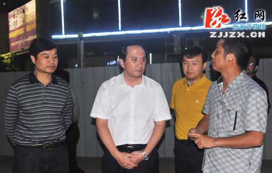 张家界市市长许显辉到五路提质改造工程现场视察