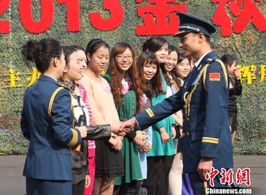 武汉举办第七届军旅姻缘会 破解基层军官婚恋难题