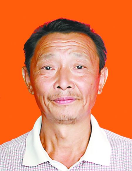 李从书男,56岁大足区季家镇青坪村小学教师感动故事:因为对孩子的不舍