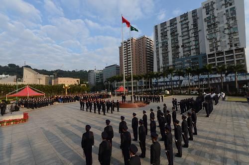 澳門特別行政區政府舉行升旗儀式慶祝迴歸14週年_新浪新聞