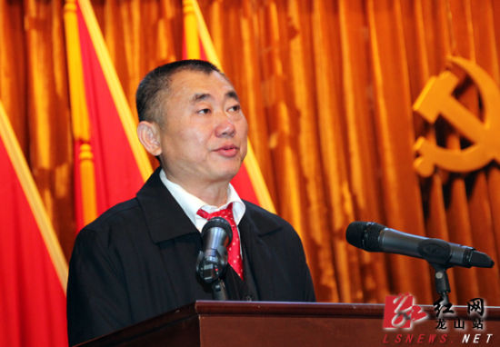 县委副书记,县长梁君出席会议并讲话全会现场红网龙山站12月25日讯