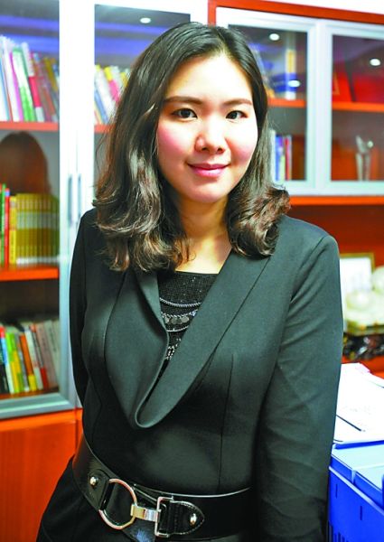 接过父辈的旗帜,民企"花木兰"登场