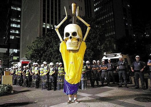 巴西人戴骷髅头