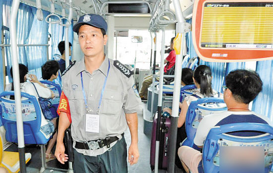 福州公交车反恐安全员上岗