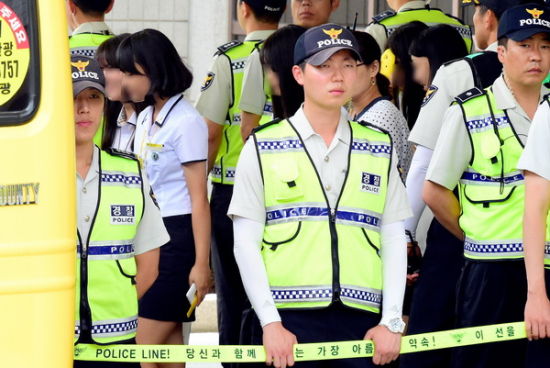 "世越号"幸存高中生出庭作证:乘务员不救人反弃船逃生