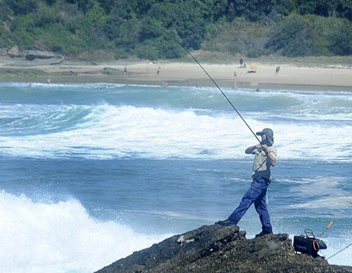 悉尼一亚裔女子矶钓不慎溺亡凸显穿救生衣必要性