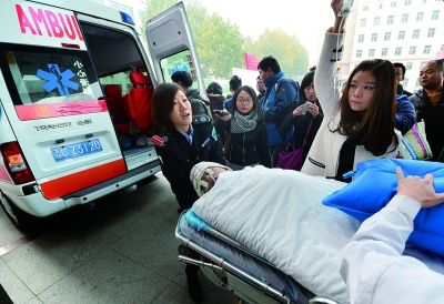 交警接力35分钟送到医院