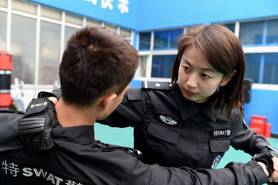 女特警的刚柔生活