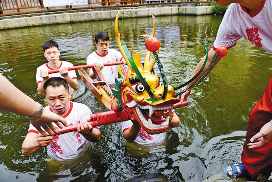 二月二起龙船剃龙头