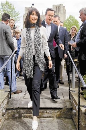 埃德·米利班德卡梅伦与妻子萨曼莎希拉里与丈夫克林顿英国大选在即