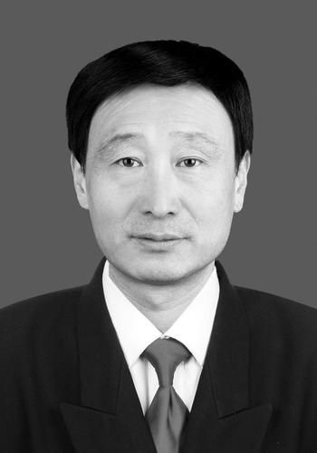 52岁,中共党员,太原市杏花岭区涧河街道锦绣苑社区党支部书记兼居委会