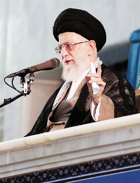 6月4日,伊朗最高领袖哈梅内伊在德黑兰参加前最高领袖霍梅尼逝世26