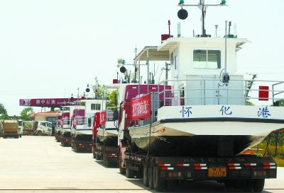 6月29日,我省首批6條標準客渡船從長沙船舶廠出廠,即將運往懷化主要