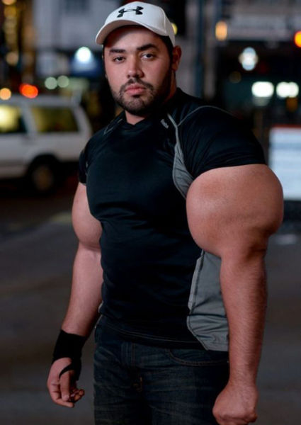 埃及男子上臂粗壮堪比成年人腰围被称大力水手图