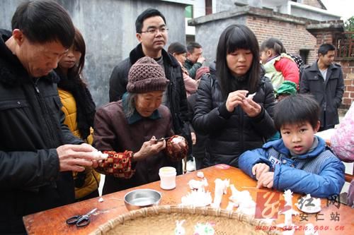 元宵佳节做米塑祖孙四代同场献技图