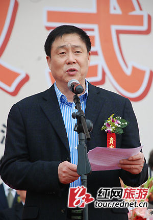 (浙江省旅游局局长赵金勇介绍本次展会相关情况.