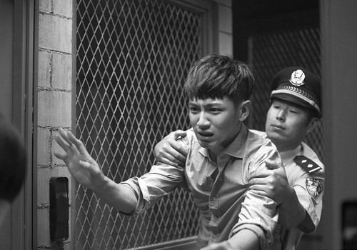 柯震东吸毒粉丝喊加油 网友:这是看脸时代(图)