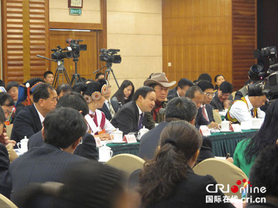 保山市市长吴松(左三)在发言中建议国家加快孟中印缅经济走廊的规划