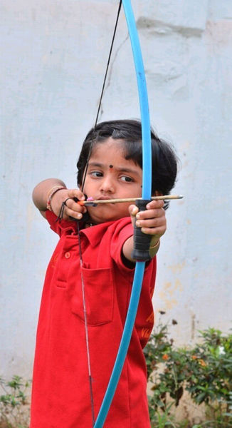 印度2岁女孩打破射箭纪录 父亲归因于胎教(组图)