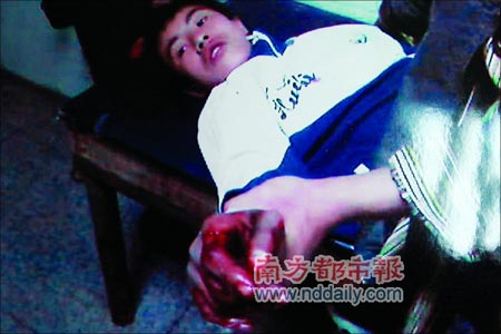 人道主义将给予救助本报讯 (记者 丰雷)14岁聋哑男孩小江(化名)在布吉