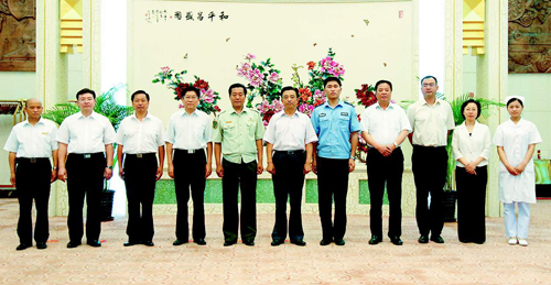 我市赴川抗震救灾模范事迹报告会昨举行