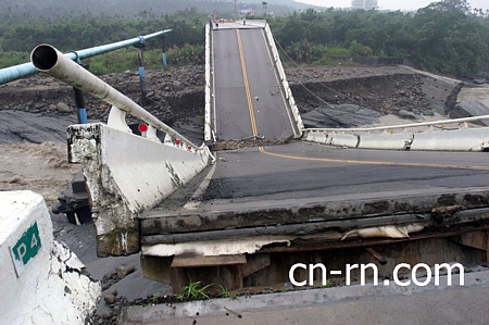 触目惊心 台湾多处桥梁断裂(组图)(5)