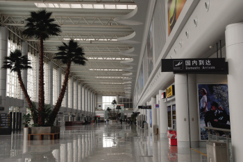 多条现代化的行李传送带,宽敞的候机大厅,众多的配套服务……温州机场