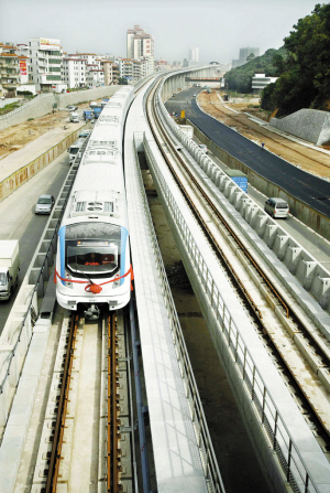 地铁3号线车辆高架线上试车