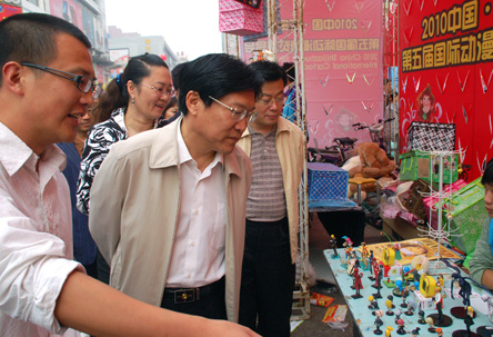 十月一日下午,市委常委,宣传部长孙万勇参加了动博会新华漫街活动