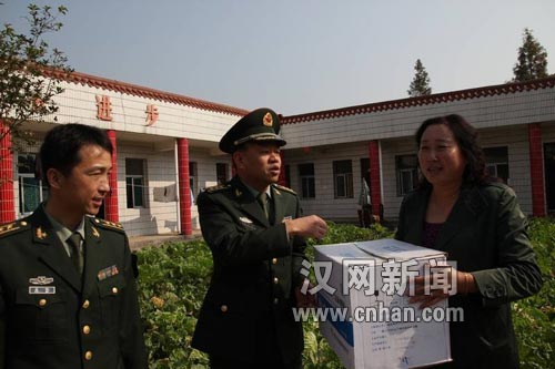 社会新闻 正文 汉网消息(摄影报道 李恒 通讯员 佘鹏 黄雨农王厚雄