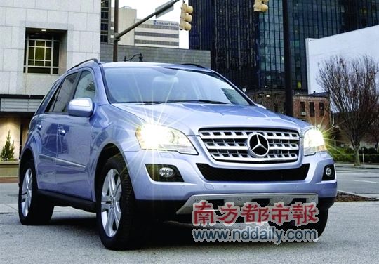 奔馳m l350資料圖,與上面的警車外形高度雷同.