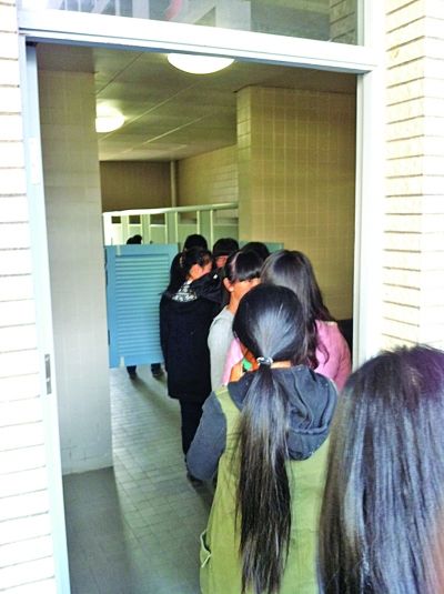 中国女孩去卫生间02图片