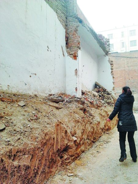 开发商强行施工刨坏墙基 业主被吓精神病复发