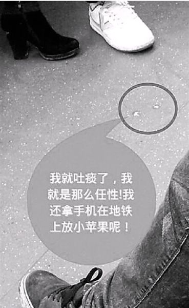 地铁内大叔吐痰吐口香糖 遭劝阻称多管闲事