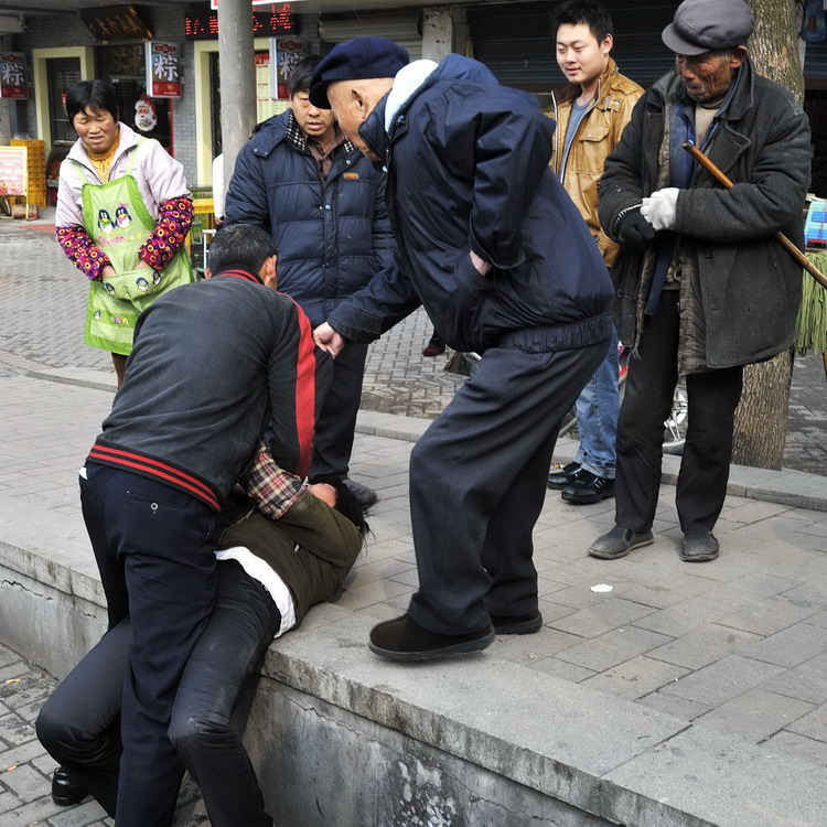 大打出手图片图片