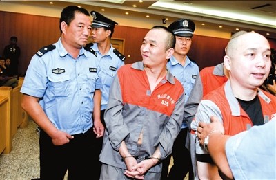 嫌犯非法采矿敲诈勒索获刑8年图