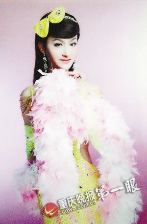 43岁大叔玩反串 炼成重庆李玉刚(组图)