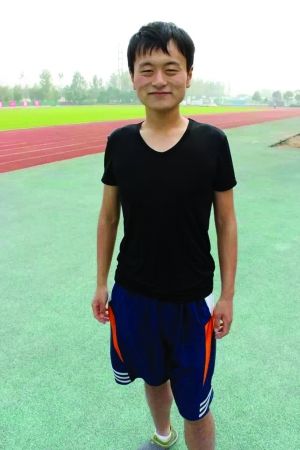 大学男生一年跑2300多公里减肥90斤(图)