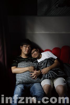 周末记者 王轶庶   编者按:四年前,本报刊发《两个男人的20年"婚姻"》