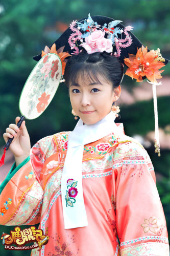 "最初初恋女孩儿"谭松韵变身清宫格格清纯私房写真集《鹿鼎格格》淡雅