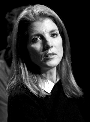 卡罗琳"变卦"拒当参议员