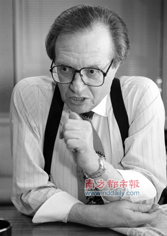 美国有线电视新闻网(cn n )夜间档王牌节目《拉里·金现场秀》主持人