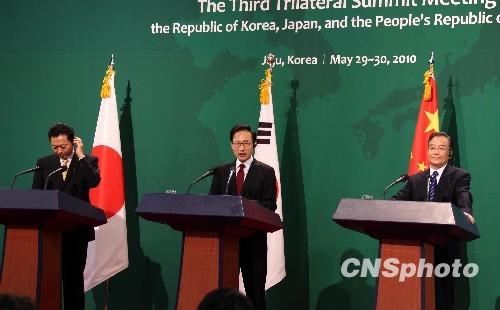 5月30日，第三次中日韩领导人会议在韩国济州岛闭幕。中新社发周兆军 摄