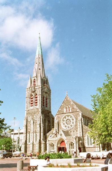 图为1998年拍摄的新西兰南岛克赖斯特彻奇市的标志性建筑——基督大教堂。克赖斯特彻奇市是新西兰南岛最大城市。新华社发