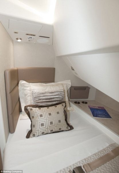 波音公司推出首架卧铺仓747客机